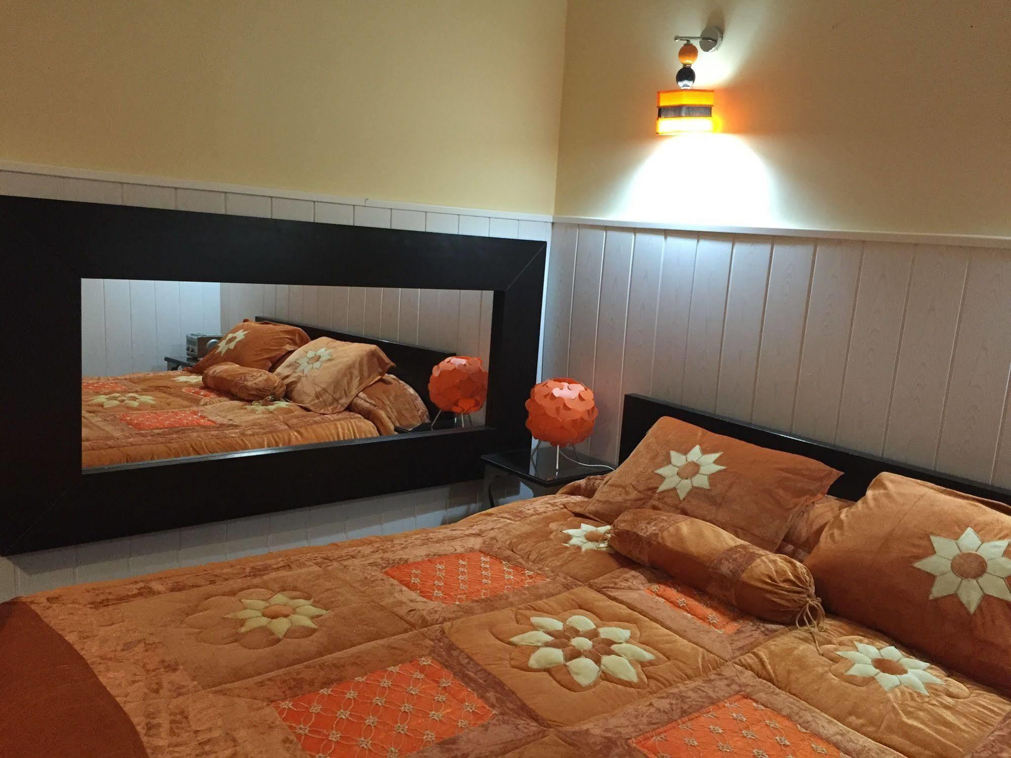 Hostal Oxum Madrid Ngoại thất bức ảnh